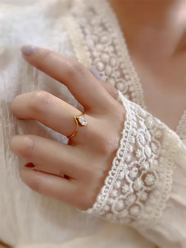 Joyer-a-Al-Por-Mayor-Estilo-Simple-Viajar-Diariamente-Color-S-lido-Acero-Titanio-Circ-n-Chapados-en-oro-de-18k-Embutido-Anillos (1)