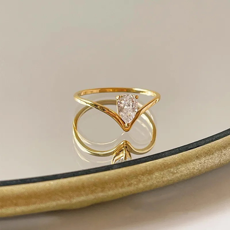 Joyer-a-Al-Por-Mayor-Estilo-Simple-Viajar-Diariamente-Color-S-lido-Acero-Titanio-Circ-n-Chapados-en-oro-de-18k-Embutido-Anillos (2)